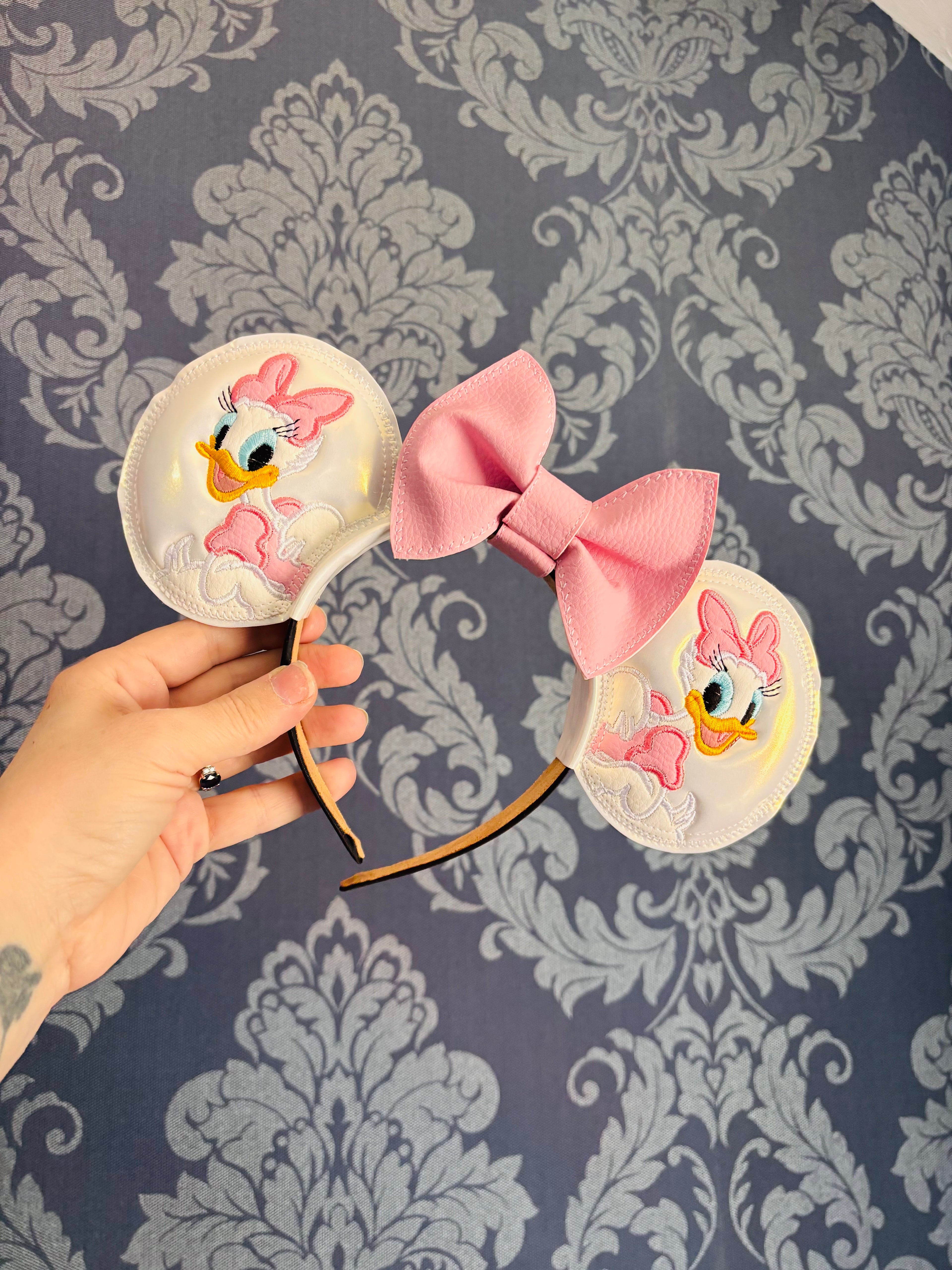 Sassy Daisy ear headband